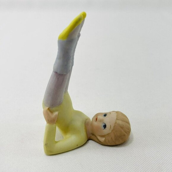 Vintage Lefton Ballet Dancer Ballerina Figurine Dancing Girl Leg Stretch 07704 - Picture 2 of 12